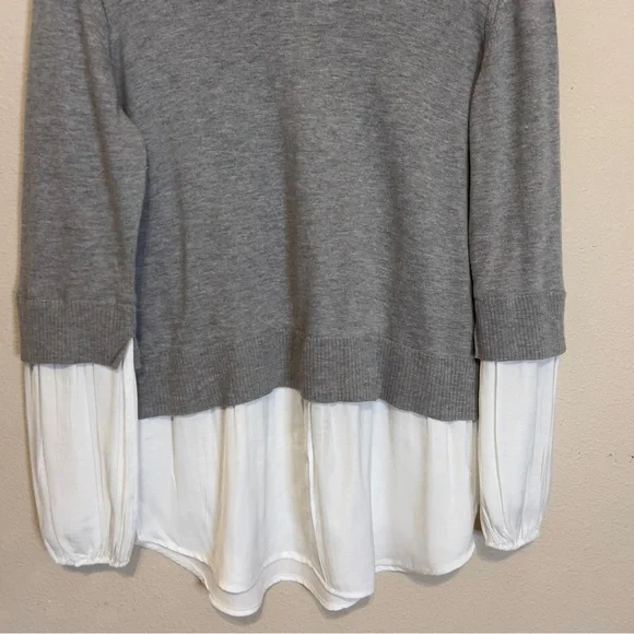Simply Vera Vera Wang Gray and White Layered Blouse. Size M - Picture 3 of 7